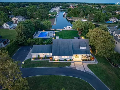 82 The Helm, East Islip, NY 11730