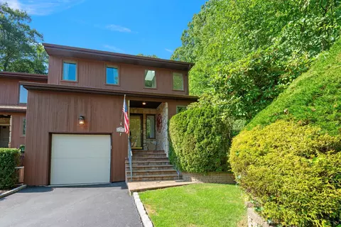 31 North Rd, Northport, NY 11768