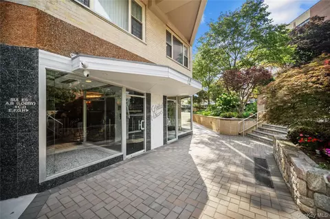 12 Old Mamaroneck Rd #7P, White Plains, NY 10605