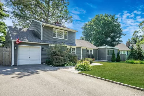 7 Scott Dr, Melville, NY 11747