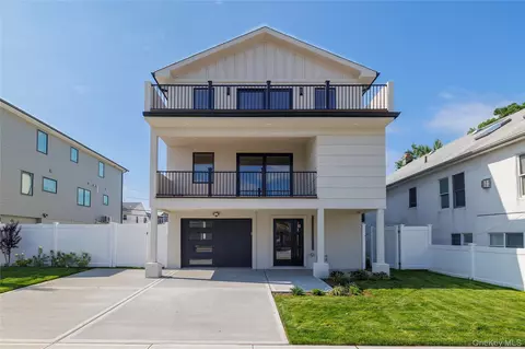 344 E Fulton St, Long Beach, NY 11561