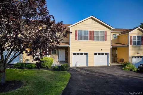 39 Aveonis Ct, Fishkill, NY 12524