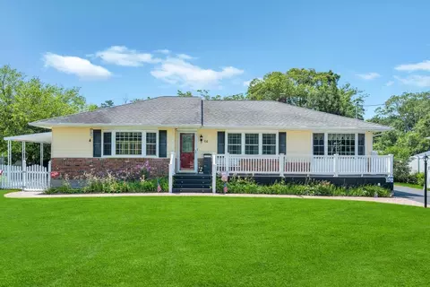64 Rockaway St, Islip Terrace, NY 11752