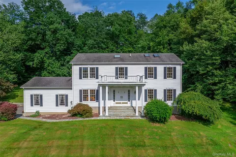 27 Jennifer Ln, Carmel Hamlet, NY 10512