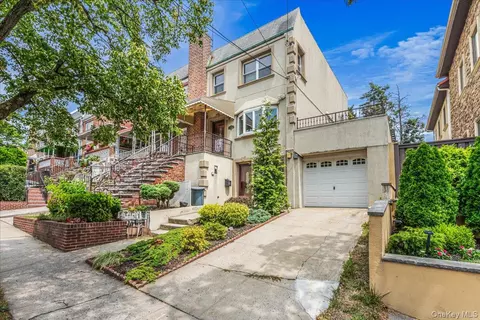 54-45 63rd Pl, Maspeth, NY 11378