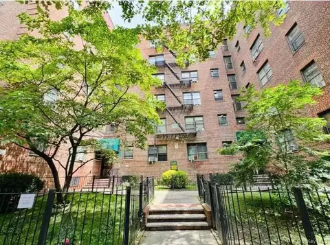 44-05 Macnish St #2G, Elmhurst, NY 11373