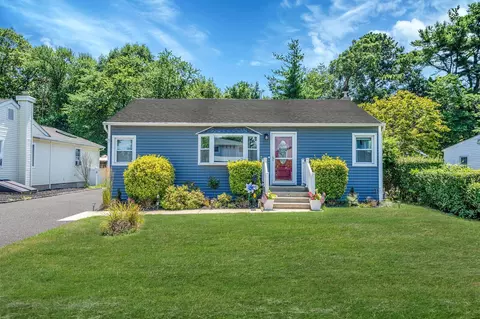 406 Old Farmingdale Rd, West Babylon, NY 11704