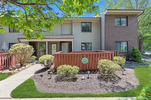 881 Skyline Dr #881, Coram, NY 11727