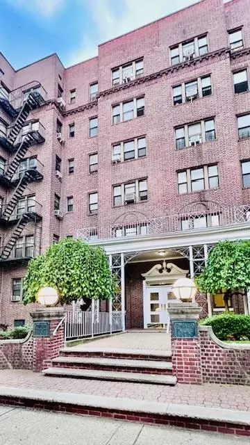 170-40 Highland Ave #405, Jamaica, NY 11432