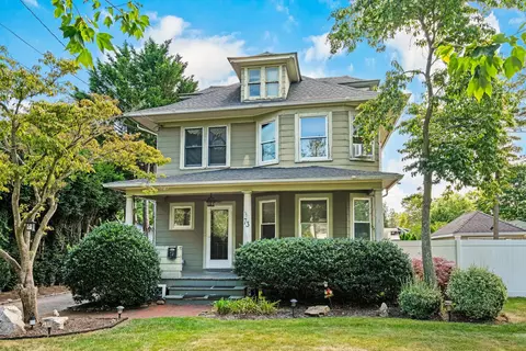 73 Collins Ave, Sayville, NY 11782