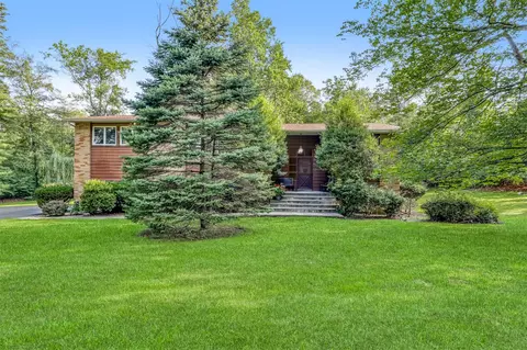 2 Olympia Ln, Ramapo, NY 10952