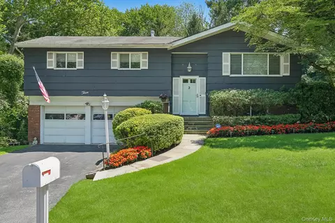 3 Old Farm Cir, White Plains, NY 10605
