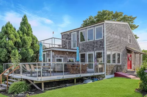 253 West Dr, Copiague, NY 11726