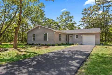 1 Ricky Rd, Manorville, NY 11949