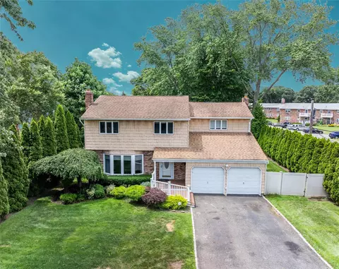 50 Wildwood Ave, Deer Park, NY 11729
