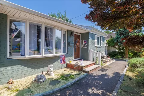 229 Philadelphia Ave, Massapequa Park, NY 11762