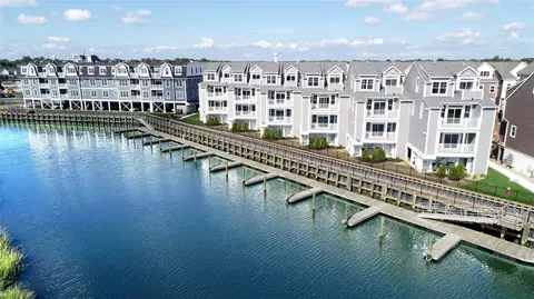 526 Marina Pointe Dr #526, East Rockaway, NY 11518