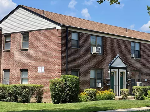 196-19 69th Ave #2, Fresh Meadows, NY 11365