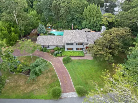 24 Brushwood Ct # A, East Islip, NY 11730