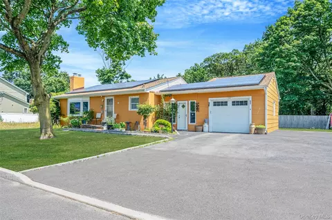 47 Prospect Pl, Deer Park, NY 11729