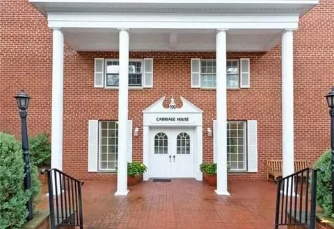 100 S Middle Neck Rd #102, North Hempstead, NY 11021