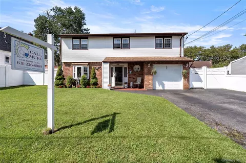 245 Lido Pkwy, Lindenhurst, NY 11757
