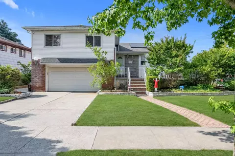 26445 60th Rd, New York, NY 11362