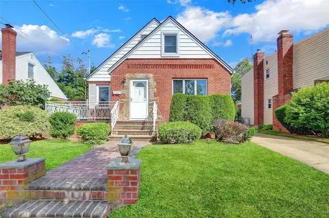 142 Kamda Blvd, North Hempstead, NY 11040