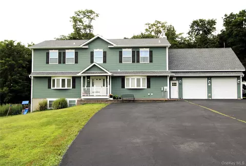 225 Bedford Ln, Fishkill, NY 12524