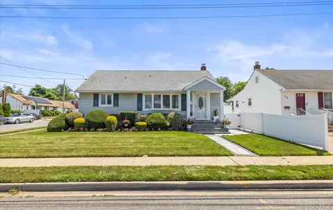 64 Myers Ave, Hicksville, NY 11801