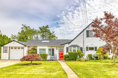 2053 Stuyvesant Ave, East Meadow, NY 11554