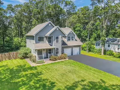 509 Lockwood Dr, Shirley, NY 11967