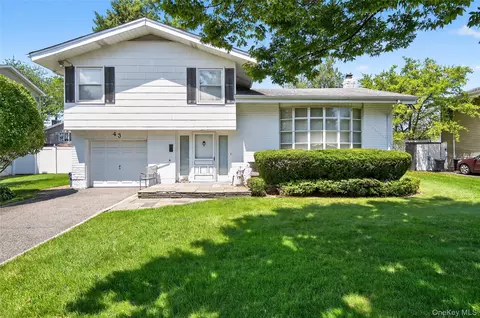 43 Friendly Ln, Jericho, NY 11753