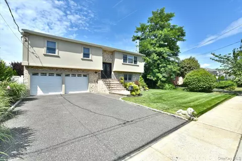 2770 Lincoln Blvd, Merrick, NY 11566