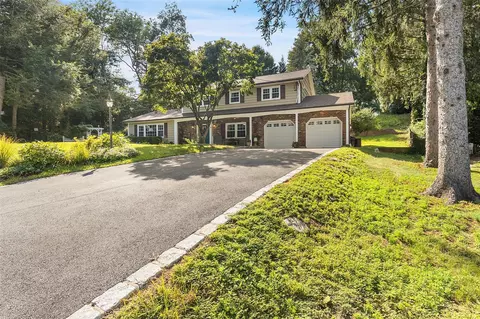 27 Mcqueen St, Katonah, NY 10536
