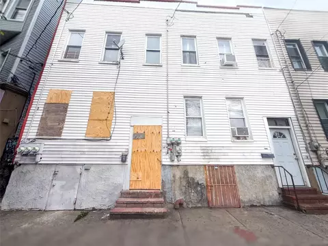 1129 E Tremont Ave, New York, NY 10460