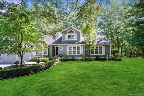 134 Ruxton Rd, Mount Kisco, NY 10549