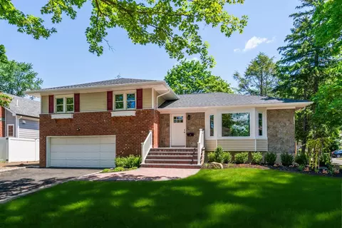 15 Byfield Pl, Melville, NY 11747