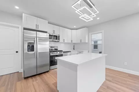 13856 231st St, New York, NY 11413