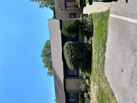 170 Strathmore Gate Dr, Stony Brook, NY 11790