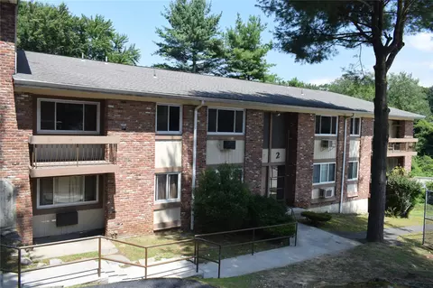 2 Woods End Cir #P, Peekskill, NY 10566