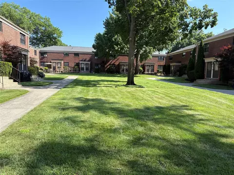 220-26 73 Ave #2, Oakland Gardens, NY 11364