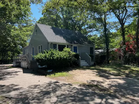 139 Madison St, Mastic, NY 11950