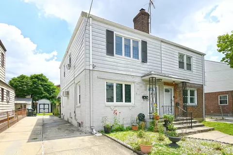63-05 138th St, Flushing, NY 11367