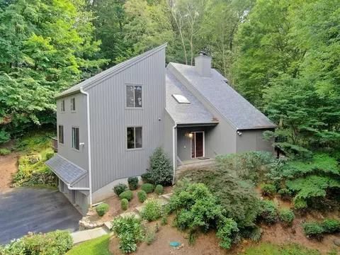 569 Millwood Rd, New Castle, NY 10514