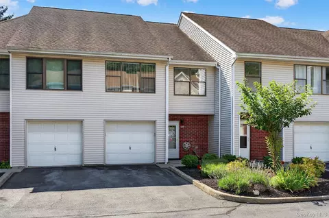 110 Deer Ct Dr, Middletown, NY 10940