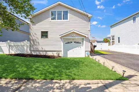 833 S 5th St, Lindenhurst, NY 11757