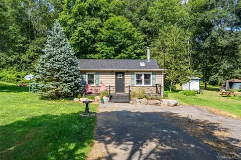 331 Lake Shore Dr, Shawangunk, NY 12566