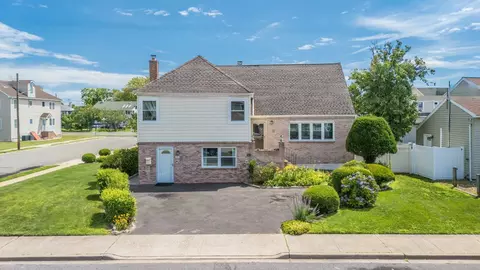 205 Saint Marks Ave, Freeport, NY 11520