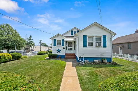 111 1st Pl, Bellmore, NY 11710